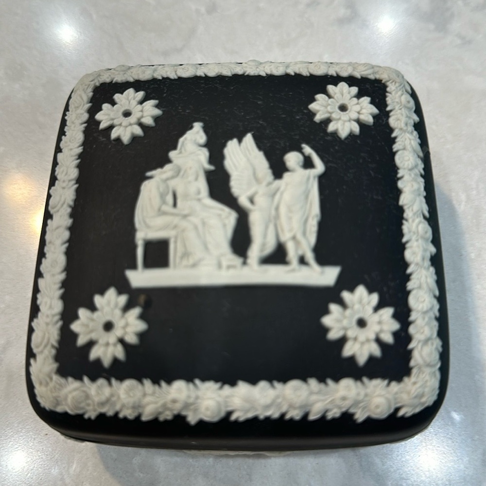 WEDGWOOD Black and White Jasperware Trinket Box with Classical Cameos Circa 1960
